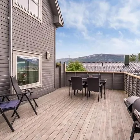 Sentrumsnaer Enebolig Villa *