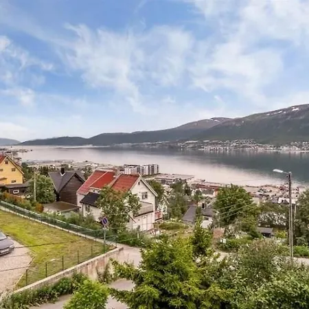 Sentrumsnaer Enebolig Villa