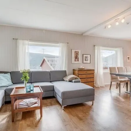 Villa Sentrumsnaer Enebolig